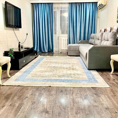 Прекрасная квартира на Арбате в Алматы Екстер'єр фото